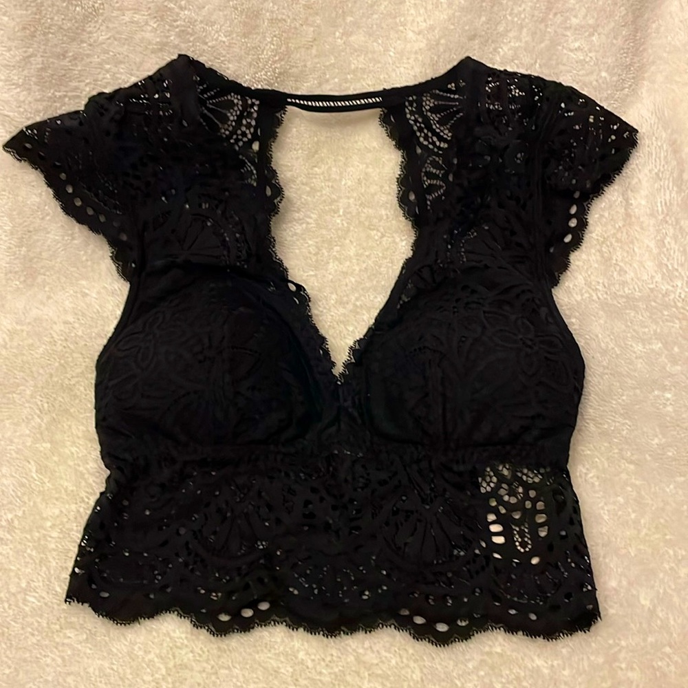 Gilly Hicks Black Cap-Sleeved
Brand: Gilly Hicks 
Color: Black
Size: XS